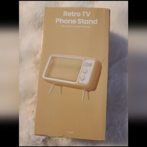 Retro TV Phone Stand in Cream